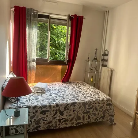 Calm And Comfortable Parisian Apartment Paris