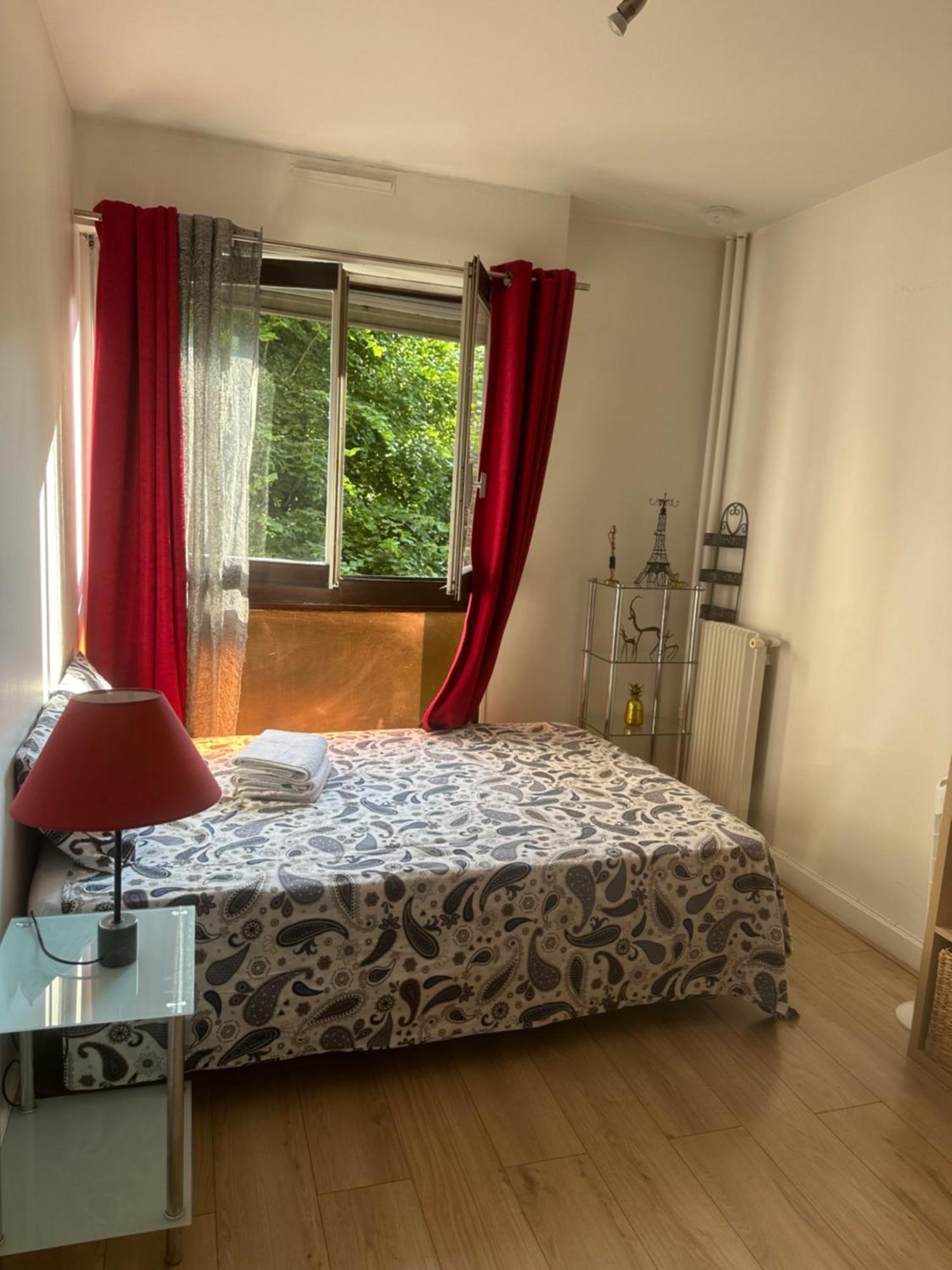 Calm And Comfortable Parisian Appartamento Parigi