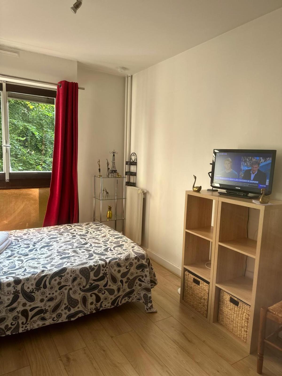 Calm And Comfortable Parisian *